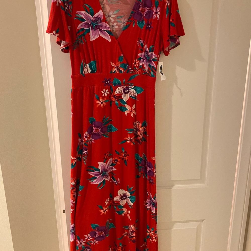 NWT Red floral maxi dress. Size small